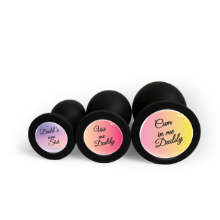 Анальная пробка силиконовая черная с надписью Daddy's cum Slut OKOVA размер L